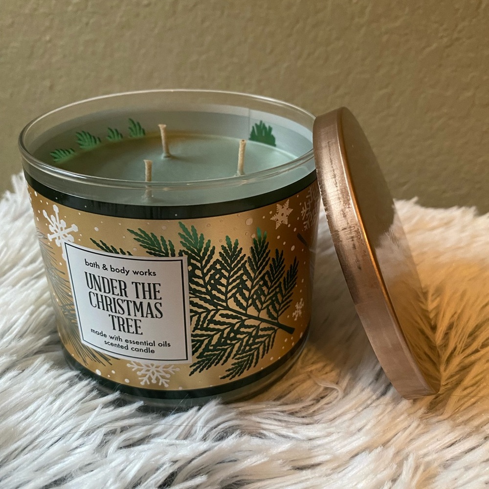 Bath and body works candle - Under the Christmas Tree